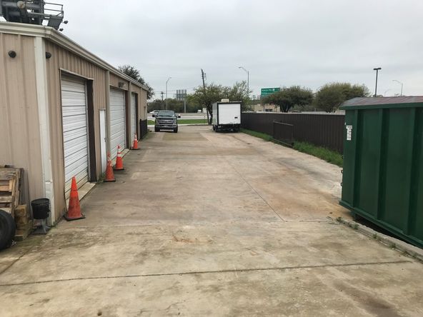 Industrial For Sale: 1710 N Interstate 35E, Carrollton, TX 75006